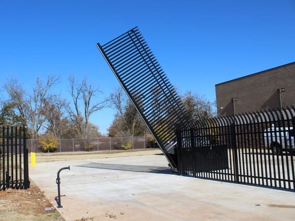 Automated vertical pivot gate installed in Oklahoma by Fence OKC.