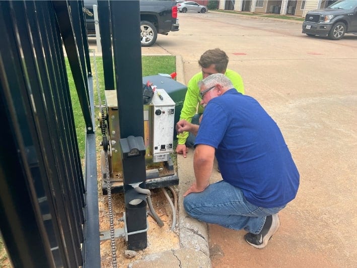 Common Automatic Gate Problems in Oklahoma and how to fix them.